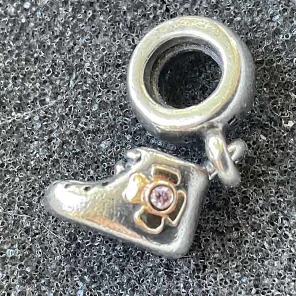 Pandora two tone baby shoes charm with 14k gold - Picture 1 of 6